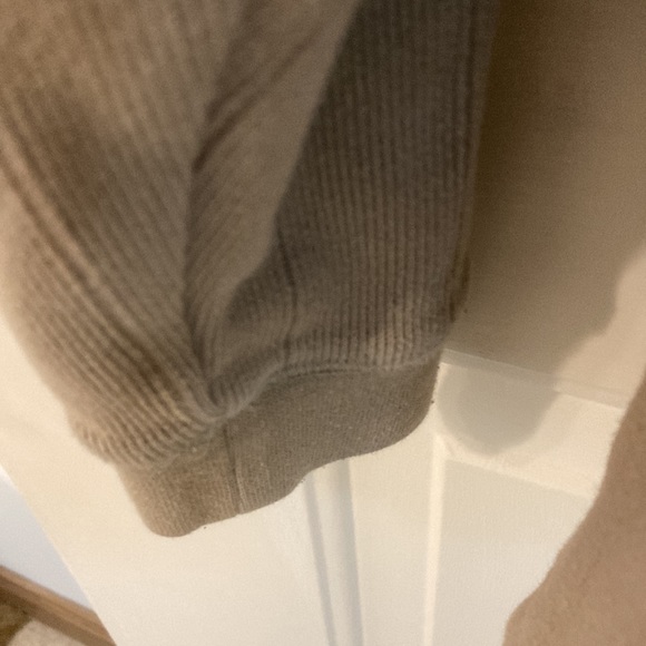 Men’s Columbia Sportswear XXL Tan long sleeve V Neck sweater 60% cotton/40 poly - Picture 4 of 5